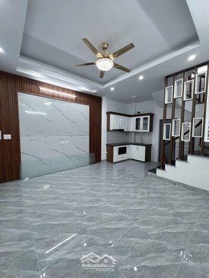 bán nhà thượng thanh,32m_mt4.5m,ô tô đỗ cổng,mới tinh,chỉ 5 xty