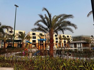 gia đình cần bán gấp căn quý tộc hướng đông nam diện tích 180m lh: 