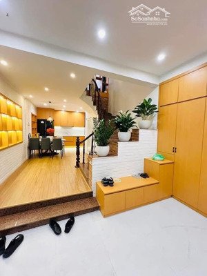 đại sứ mới: kim mã 43m2, 5t nhà mới, đẹp ở luôn, full nt, dân xây chắc chắn, gần đại sứ quán