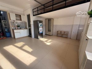 trống 2 phòng gác phù hợp ở 2-5 bạn ở ngã 4 hàng xanh, bùi đình tuý. gần uef, hutech, gtvt, vlu 2&3