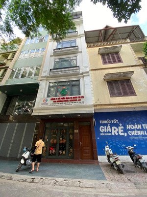 siêu phẩm phân lô vương thừa vũ : _7t _gara 2 ô tô _full nội thất _ thang máy_ 30m ra phố