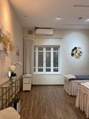 gấp : cho thuê nhà nguyên căn mặt tiền 11 trung hoà phù hợp spa, phòng khám, văn phòng sạch sẽ