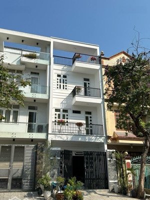 bán nhà quận 8 tạ quang bửu. dt 80m2. giá 12 tỷ 9. dt 4m x 20m 4 tầng. gần siêu thị aeon. cao lỗ