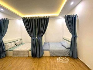 gia đình cần bán căn hộ dv 50m2( xây 70m2) 6 tầng, 11 phòng full. tại yên hòa cầu giấy