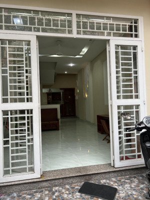chính chủ cần bán nhà 1 trệt 3 lầu hẻm xe hơi