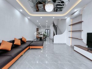 cho thuê nhà mới 4 phòng ngủ full nội thất kđt mỹ gia gói 8 giá 26 triệu/tháng