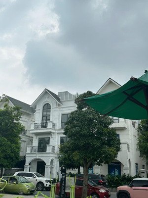 cho thuê biệt thự rẻ nhất khu san hô. dt 150m2, 4t. giá 8 triệu/ tháng