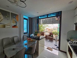 nhà đẹp mới - thang máy xịn - gần vincom, vingarden- ở sướng - bãi ô tô đầu ngõ-lô góc-56m2-7.x tỷ