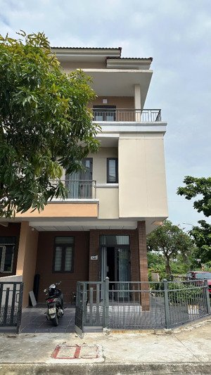 cho thuê liền kề góc centa city hoàn thiện full nội thất đẹp giá 17 triệu/tháng