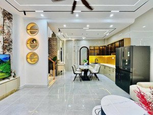 bán nhà riêng hồng tiến- dt 35m2- 3 ngủ- ô tô vào nhà- chỉ 6 tỷ 5- ở vip.