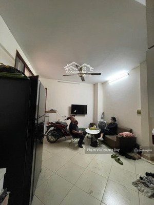 rẻ vô địch. nhà khương trung 30m2, 5 tầng, 6,5 tỷ. 10 bước ra phố, ô tô đỗ gần. chủ cần bay gấp