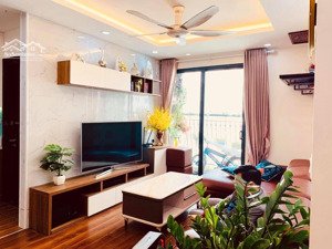 căn hộ góc - hoàng quốc việt - hàng xóm ngoại giao đoàn - tầng trung - full nội thất - view đẹp