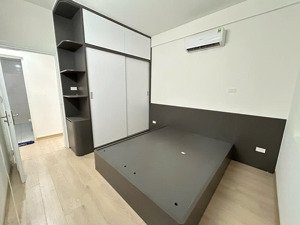 không ở cần bán chung cư 2 ngủ full nội thất 75m2 giữa trung tâm ba đình chỉ 5,7 tỷ ( chính chủ )