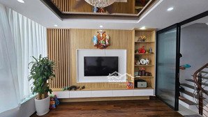 bán gấp nhà lô góc hà đông- ô tô vào nhà- thang máy xịn- nội thất đẹp- 32m² x 5 tầng-chỉ: 10,99 tỷ