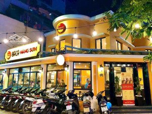 siêu hot! cho thuê mặt bằng kinh doanh phố đội cấn, dt 270m2x2 tầng, mặt tiền 10m dễ nhận diện