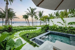 bán biệt thự mặt biển có sổ ở lâu dài 350m2 sàn ở hạ long 100% view bờ biển riêng đã hoàn thiện