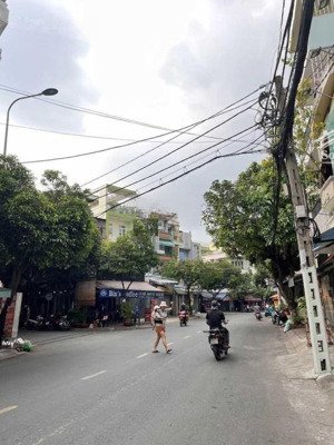 bán khuôn đất mặt tiền bán đảo thanh đa p27 bt, dt 10mx32m ,gpxd hầm 8tang