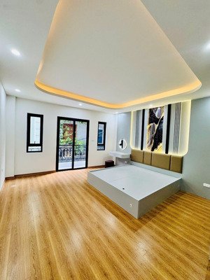 bán nhà nguyễn chí thanh ba đình, mặt ngõ thông kinh doanh, 30m ra phố 41m2, 5t, thang máy hơn 9 ty