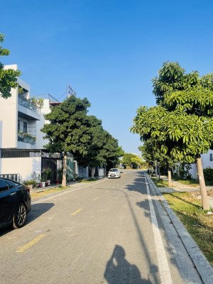 bán nhà thô, hướng nam, đường to 12m, view công viên, giá chỉ 6.2 tỷ (bao thuế)