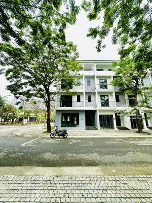 nhỉnh 26 tỷ / siêu phẩm 156 m2/ 4 tầng lô góc 3 mặt tiền ecopark giáp hải
