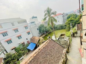 bác em nhờ bán ô đất thổ cư vuông vắn mặt tiền 5m