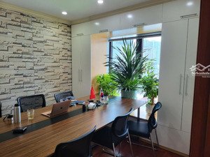 không ở cần cho thuê gấp căn 2pn dt 75m2 tầng trung full đồ giá: 14 tr/tháng 