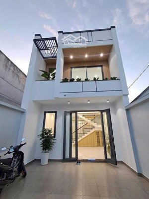 nhà 1 trệt 1 lầu, mặt tiền kinh doanh ngay chợ tân mai 2 giá 500tr sang tên ngay