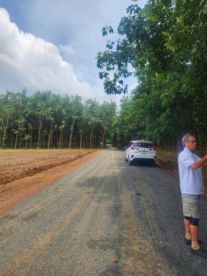 cần bán gấp lô đất giáp kcn ngang 20x 52m hơn 1000m2 bán 350 triệu/1 lô bao sổ, có sỉ