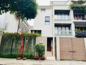 cho thuê nhà y hình biệt thự phú mỹ hưng q7. 5 phòng ngủ, 5wc