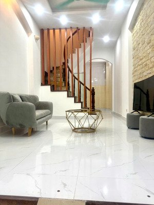 bán nhà đường lạc long quân, tây hồ 42m2 xây 4 tầng giá 7.95 tỷ