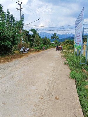 [ mặt suối ( sẵn thổ cư ) _ bám bê tông ô tô , sơn bình ] sát trường học giá : 1 tỷ 250 triệu