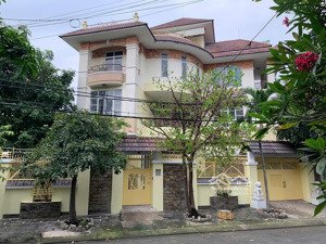 biệt thự căn góc! giảm giá sâu, đường bình lợi, p13, dt 18x18m, 4 tầng, 35.5 tỷ (tl)