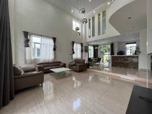 biệt thự đơn lập sông. dt 330m2. nhà hoàn thiện, sân vườn rộng. sổ sẵn. đường 30m. giá 41 tỷ