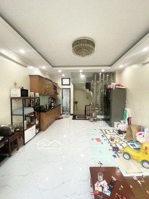 bán np hoàng mai, 12,8 tỷ, 40m2, mặt tiền 4m, giá tốt, view đẹp