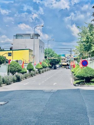 bán gấp căn hộ tầng trệt góc hai mặt tiền, thuận tiện kinh doanh mọi ngành nghề