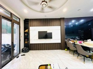 tôi bán nhà phố linh quang - đống đa 55m2 5 tầng 4,2m mặt tiền ô tô đỗ cửa