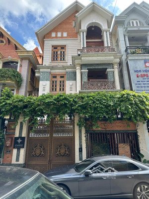 biệt thự khu phan xích long ngang 8m x dài 14m, nhà xây 5 tầng kiên cố , nội thất cao cấp giá 46 tỷ