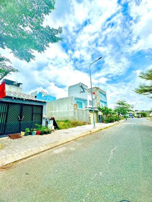 làm giàu với bất động sản, tại sao không? sở hữu ngay 130m2 đất nền tại kdc tên lửa 2