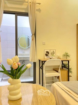 phòng mới full nội thất máy giặt riêng khóa vân tay. đc: tứ hải, p6, tân bình.