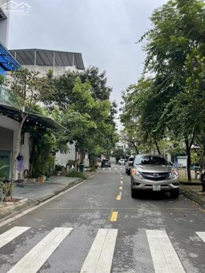 Bán đất tặng nhà c4 cho thuê 73m2 khu đấu giá giang biên, phúc lợi