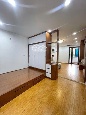 tập thể tầng giữa phố trần quốc hoàn 41m/80m - 3ngủ - full nội thất, vị trí đẹp mặt phố, ở đỉnh