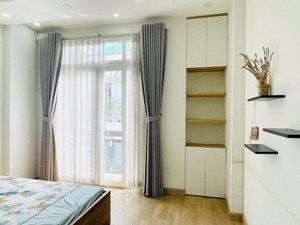 cho thuê phòng ban công mới đẹp full nội thất gần vạn phúc city và gigamall