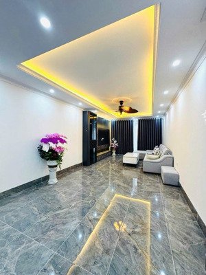 bán nhà thạch bàn long biên 6 tầng mới tinh - thang máy - full nội thất 8.9 tỷ