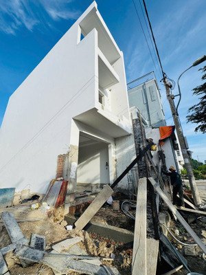 nhà đẹp nha trang mới hoàn thiện - 5,5 tỷ đường 7m gần biển gồm 3pn 4wc