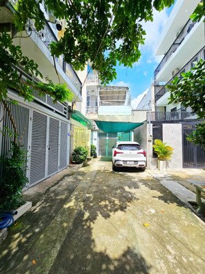 nhà phố 56m2, 3 tầng, đường ô tô 8m, gần kdc thủ thiêm, bệnh viện lê văn thịnh, bình trưng đông, q2