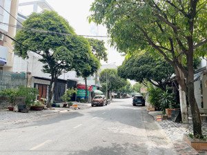 mặt tiền nội bộ khu vườn lài. dt: 4x20m, tặng gpxd 5 tấm. đường nhựa 16m sát lũy bán bích.