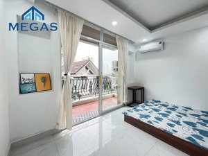 cho thuê căn hộ 2 phòng ngủ ban công nằm ngay đường lớn phạm văn đồng, thành phố giao lưu