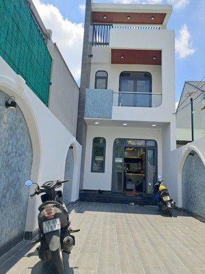 bán nhà phú hoà hẻm 115 nguyễn thị minh khai vào 200m,tiện ích xung quanh bán kính 1km
