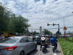 bán đất mt song hành xa lộ hà nội, ngay chân ga metro số 1, diện tích 1.100m2 thổ cư. giá 130 tỷ