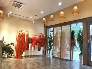 cho thuê nhà mặt phố thợ nhuộm, dt 80m2 , mt 5,5m, tầng 1 riêng biệt vị trí đẹp.